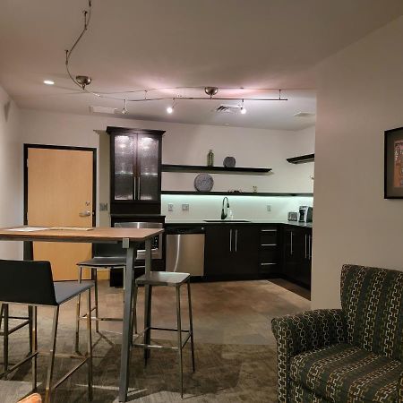 Suites At 118 Bloomington Extérieur photo