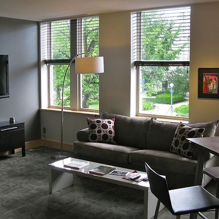 Suites At 118 Bloomington Extérieur photo