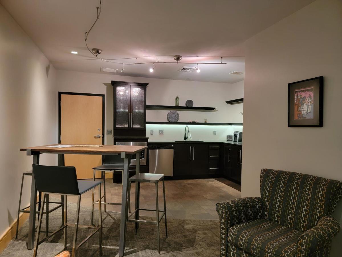 Suites At 118 Bloomington Extérieur photo