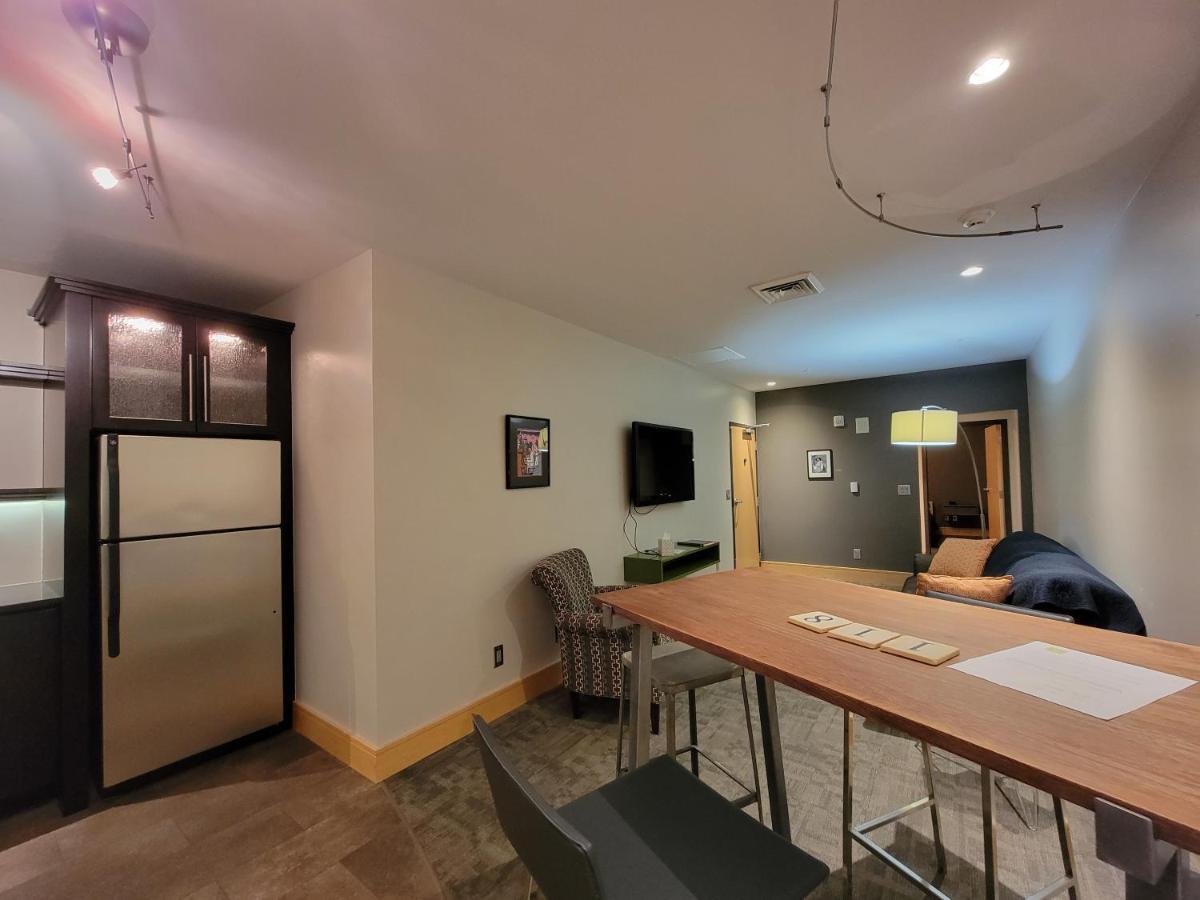 Suites At 118 Bloomington Extérieur photo
