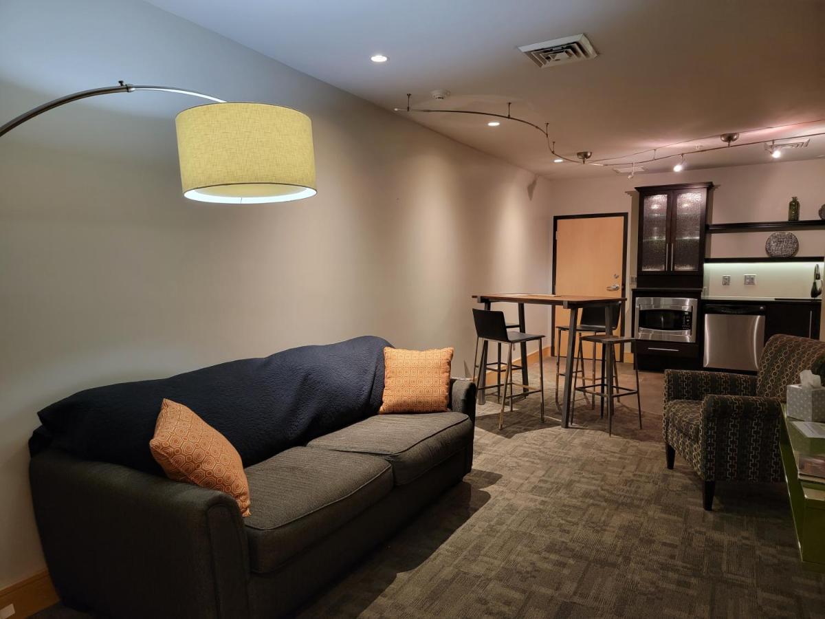 Suites At 118 Bloomington Extérieur photo